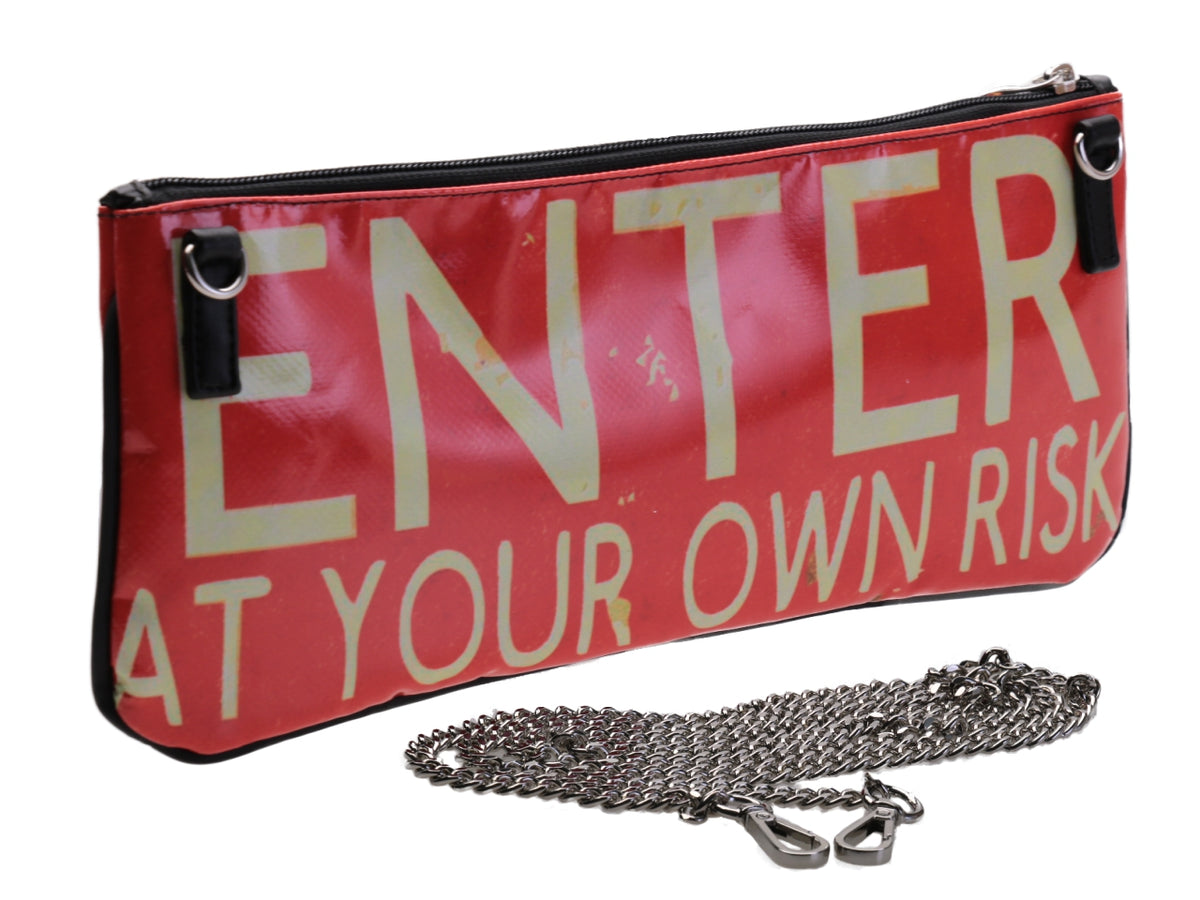 MAXI POCHETTE BEIGE E ARANCIONE &quot;ENTER AT YOUR OWN RISK&quot;. MODELLO RIBELLA IN TELONE CAMION.